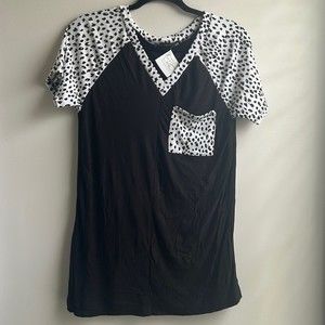 5/$25 Women's V Neck Black and Dalmatian Short Sleeve Top NWT Small
